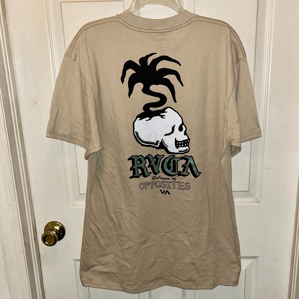 RVCA Short Sleeve Balance of Opposites Skull Shirt. NWT. Sz L.